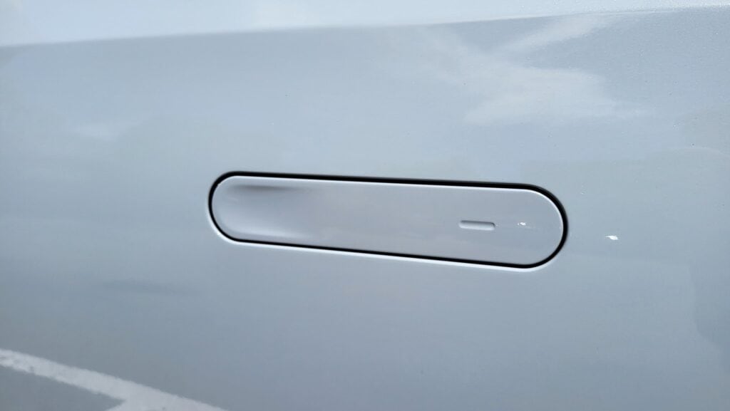 R1 refresh update includes a new dimple and indentation on the door handle to assist with figuring out how to open the door