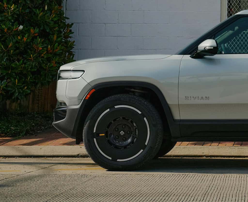 Rivian 22" Range Wheel and Tire Set