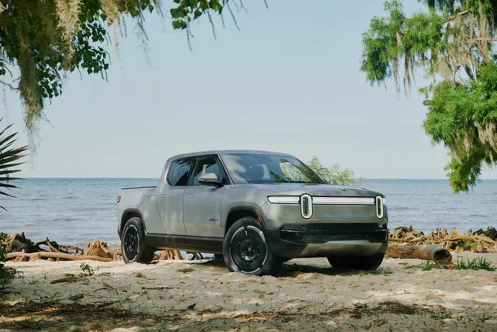 Rivian R1T Dual Standard