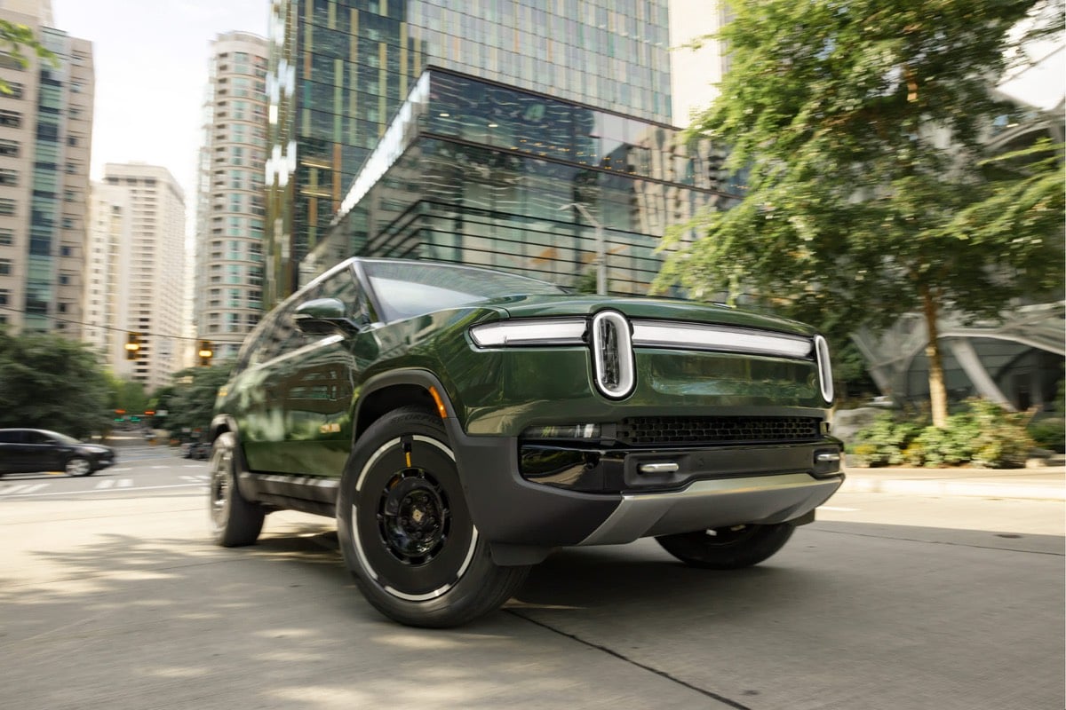 2025 Rivian R1S