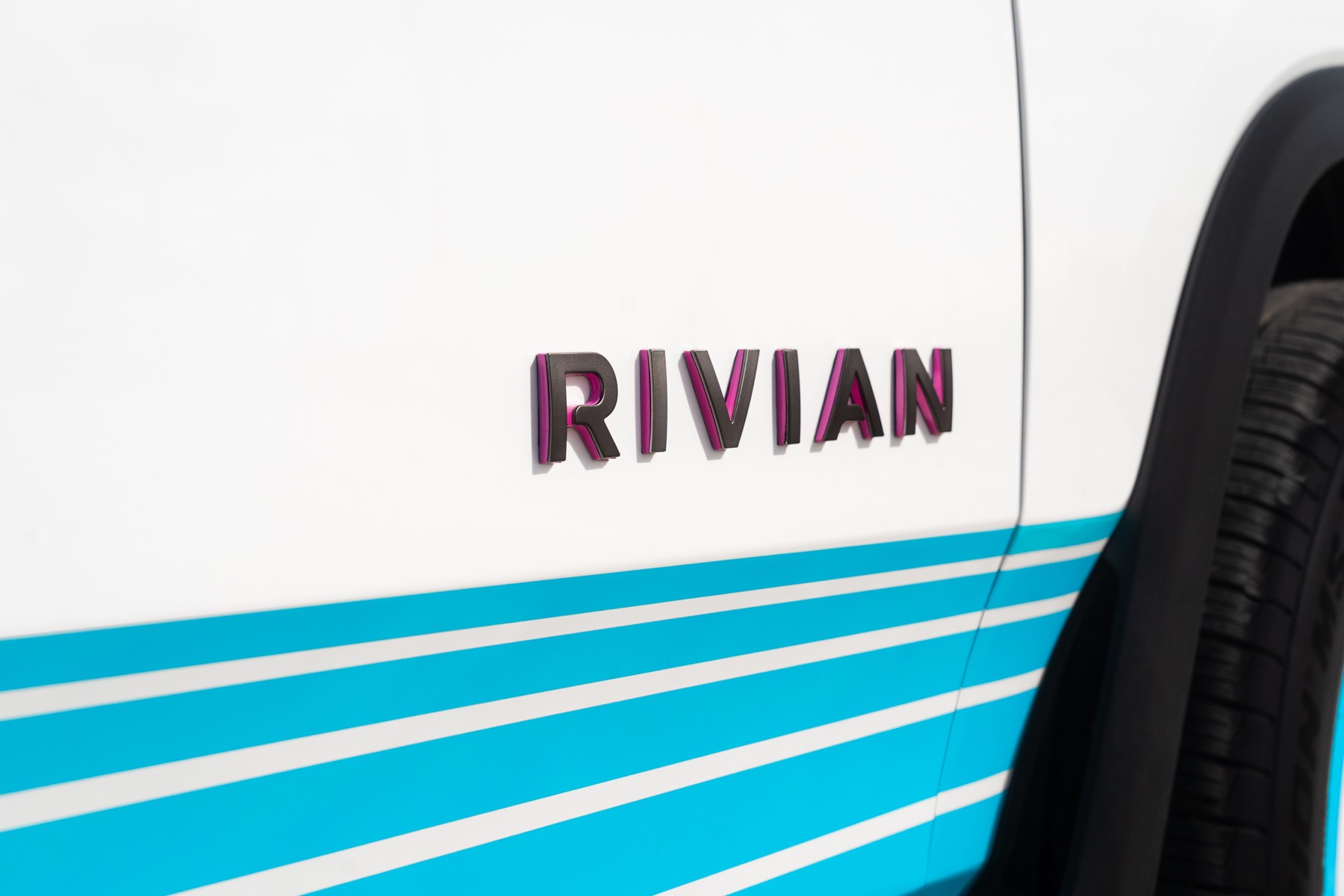 Miami-inspired 80's R1S Tri