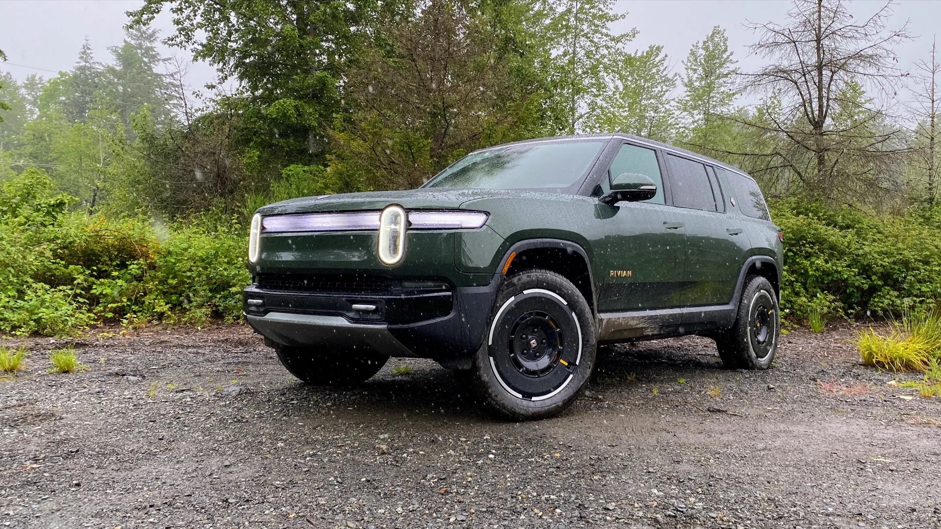 Rivian R1S in the rain