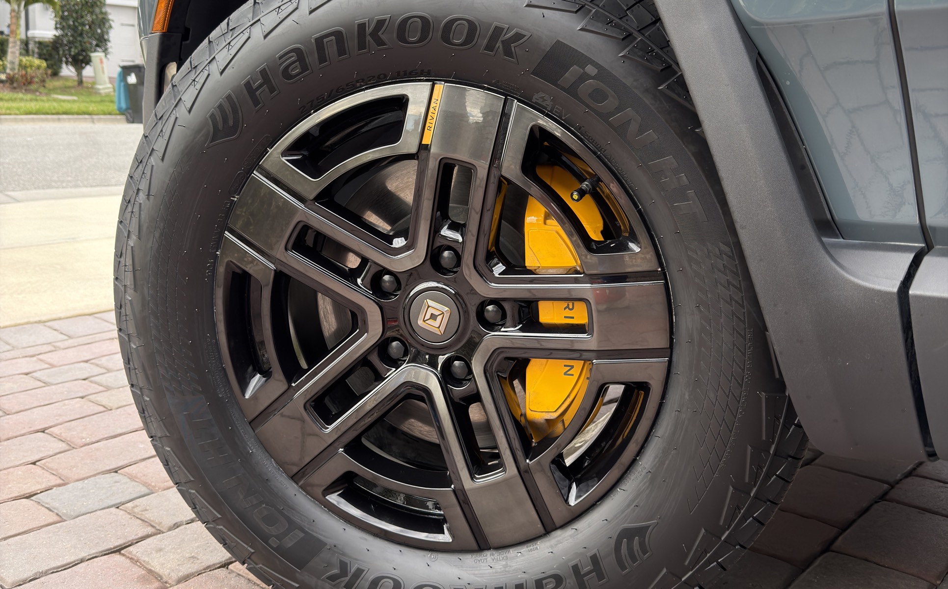 Rivian R1T Hankook iON HT