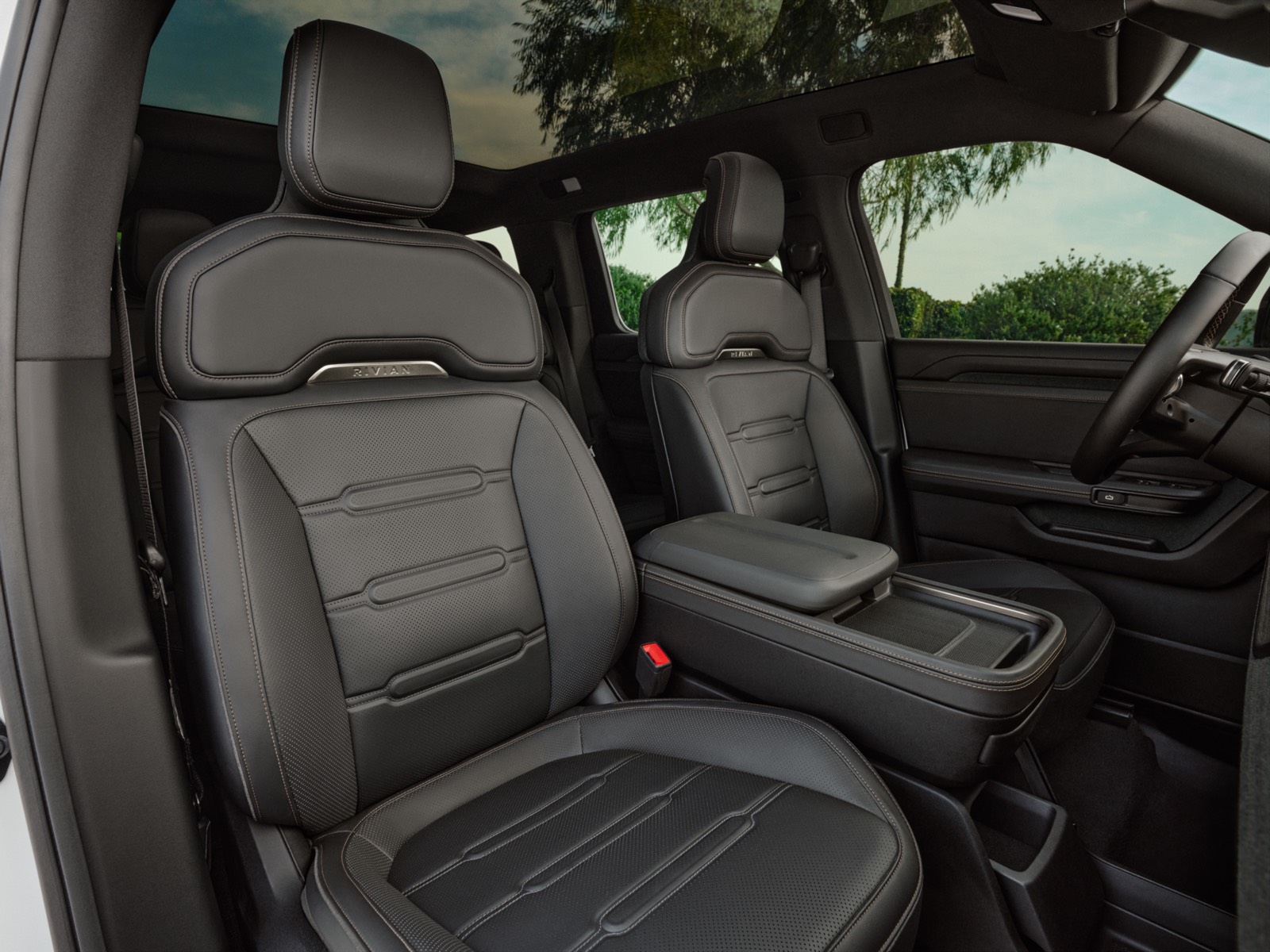 R2 Black Crater Signature Interior