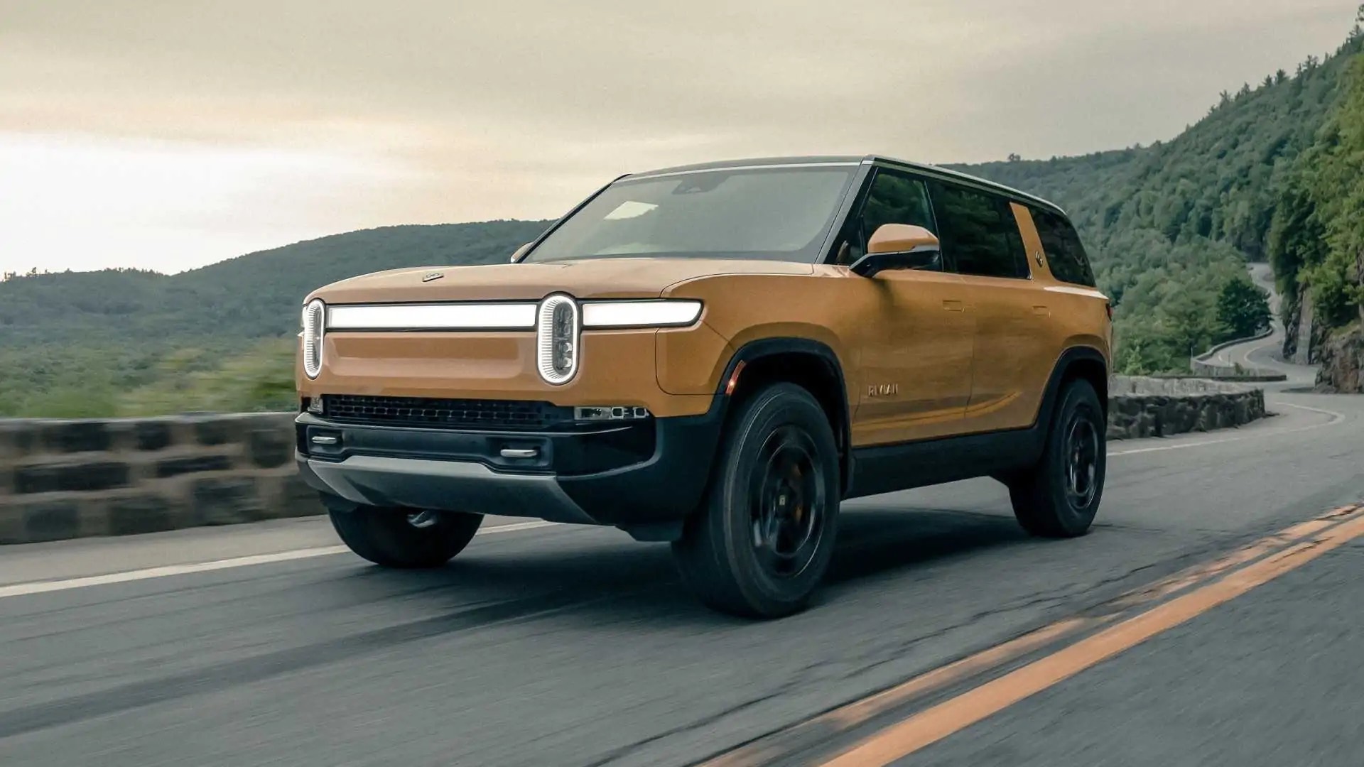 Rivian R1S Compass Yellow