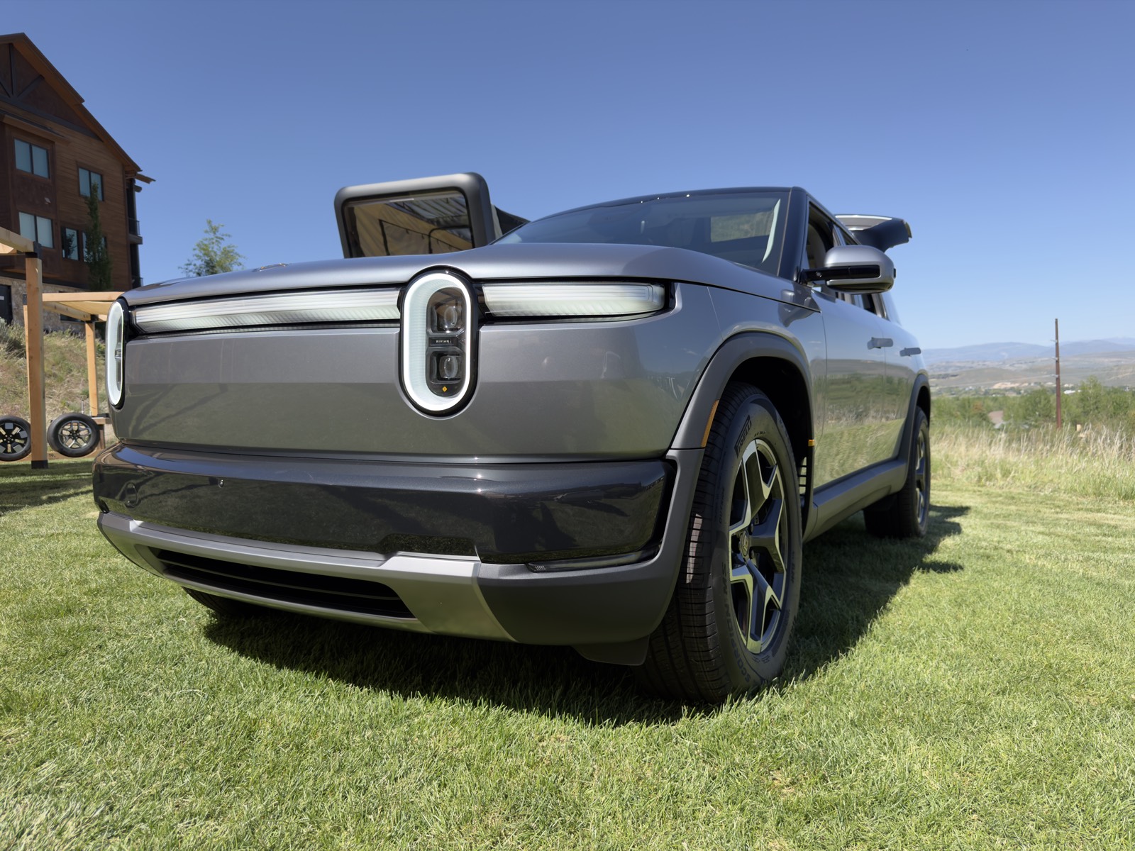 Rivian R2 Standard in Esker Silver