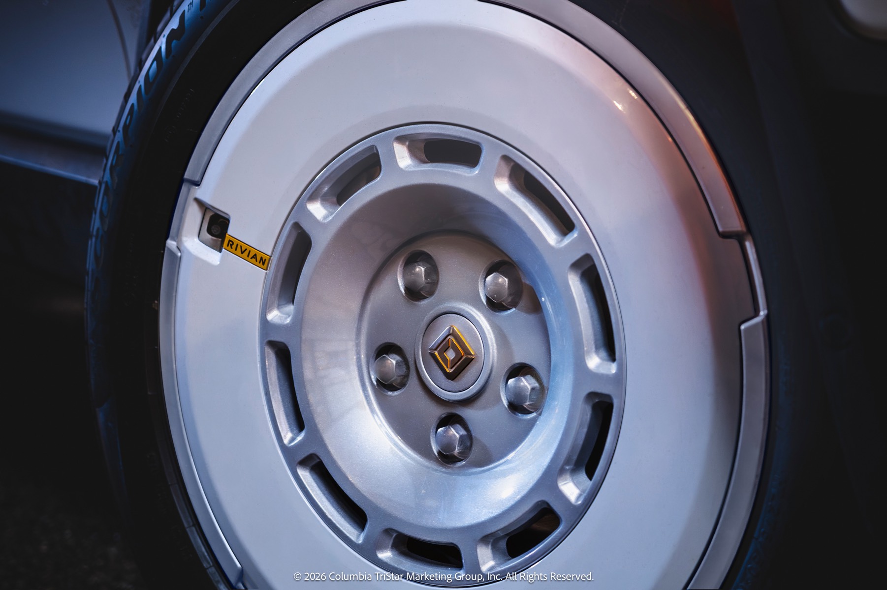 Ecto-R1 22-inch wheel with white cover