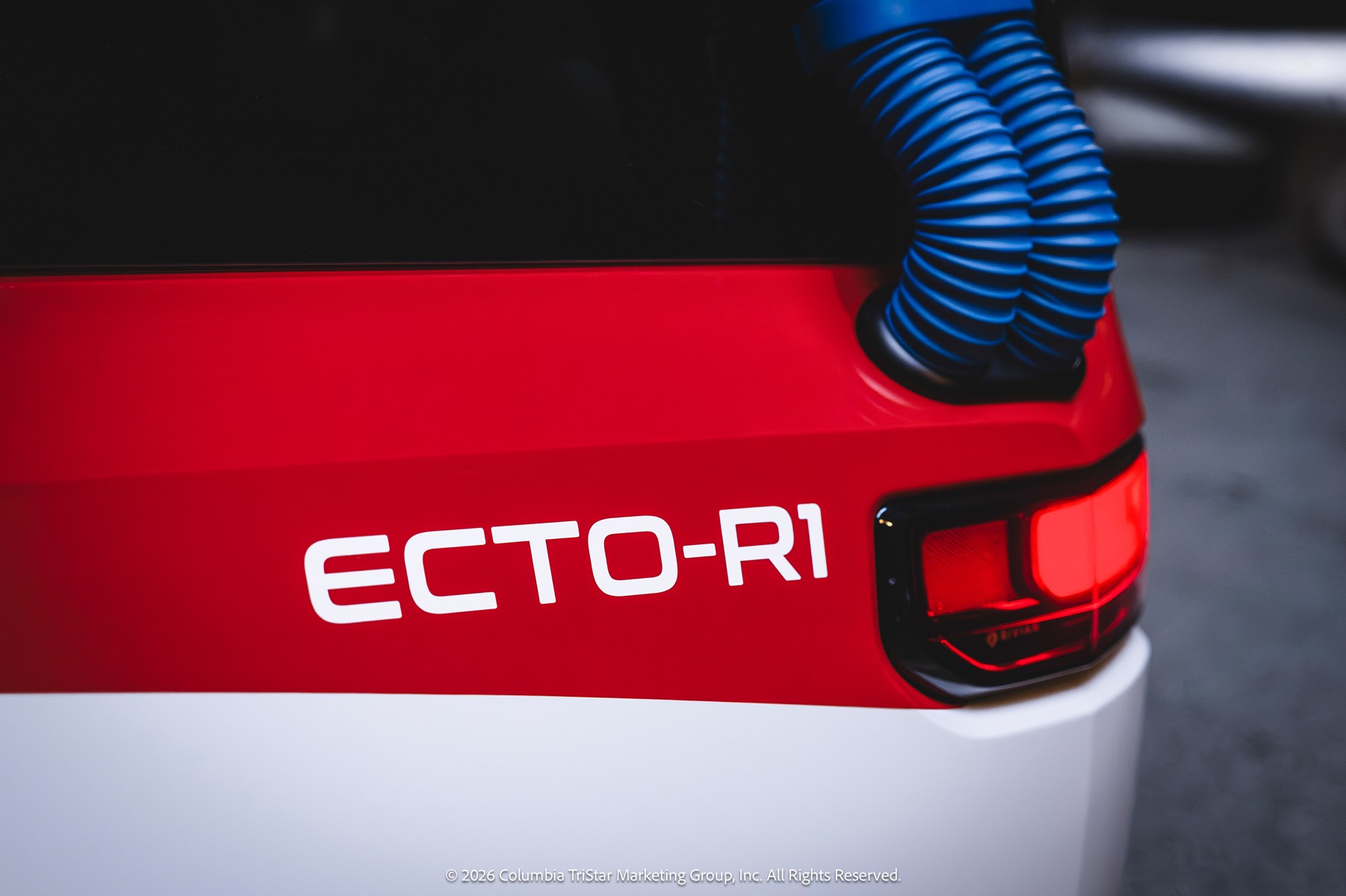Red graphic detail on the Ecto-R1 wrap